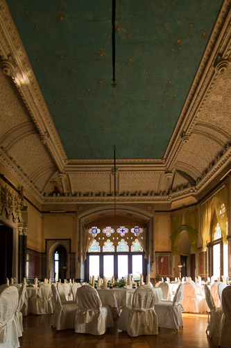 marmorsaal mit sternenhimmel